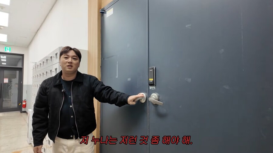 오랜만에 모교에 놀러간 이민정과 황제성_16.png