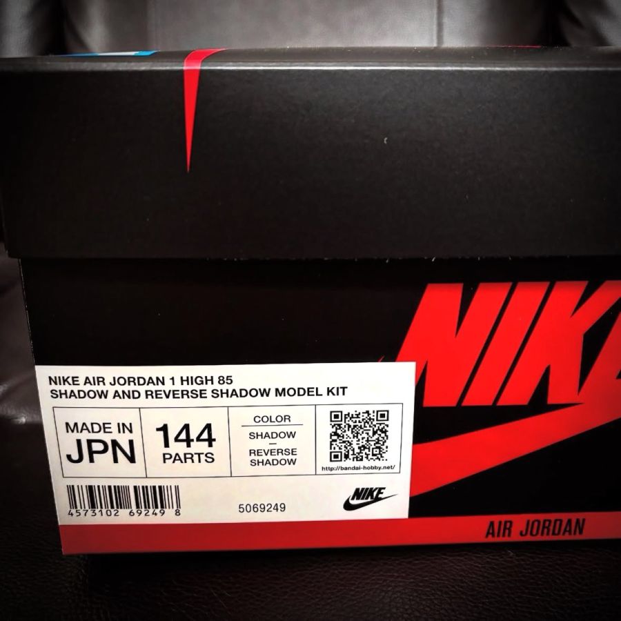 반다이 X 나이키 NIKE AIR JORDAN 1 박스 개봉 사진_3.jpg