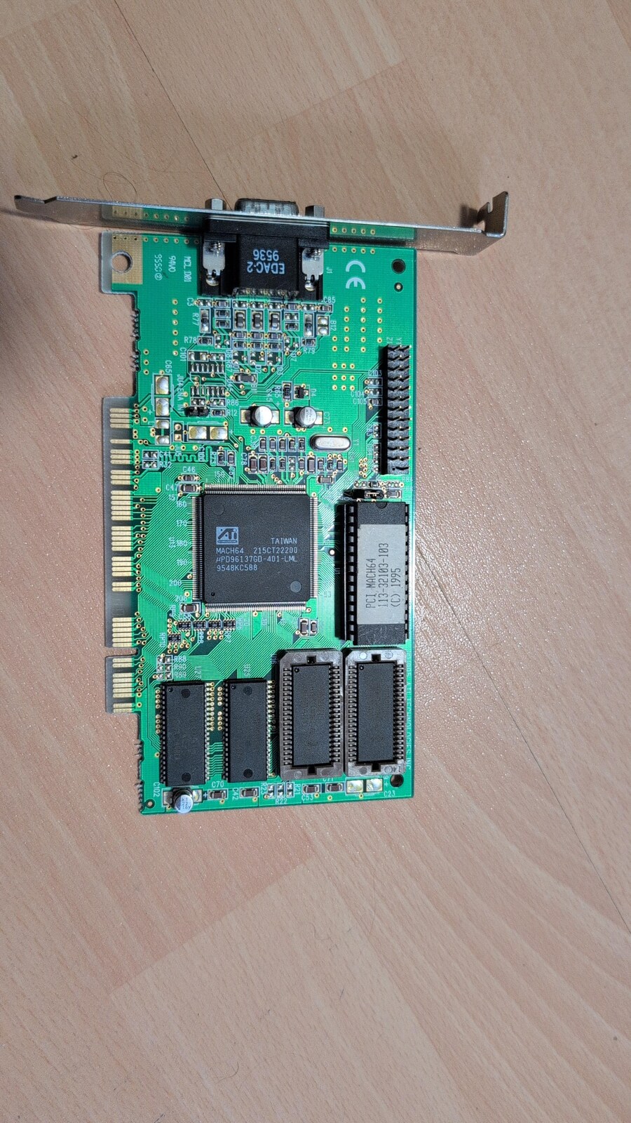 그래픽카드는 원래 이렇게 생겼다고!!_1.jpg