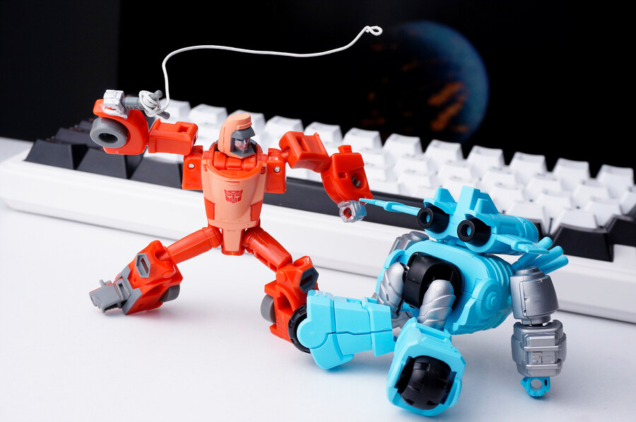 사악한 디셉티콘에게 벌을 주는 오토봇_3.jpg