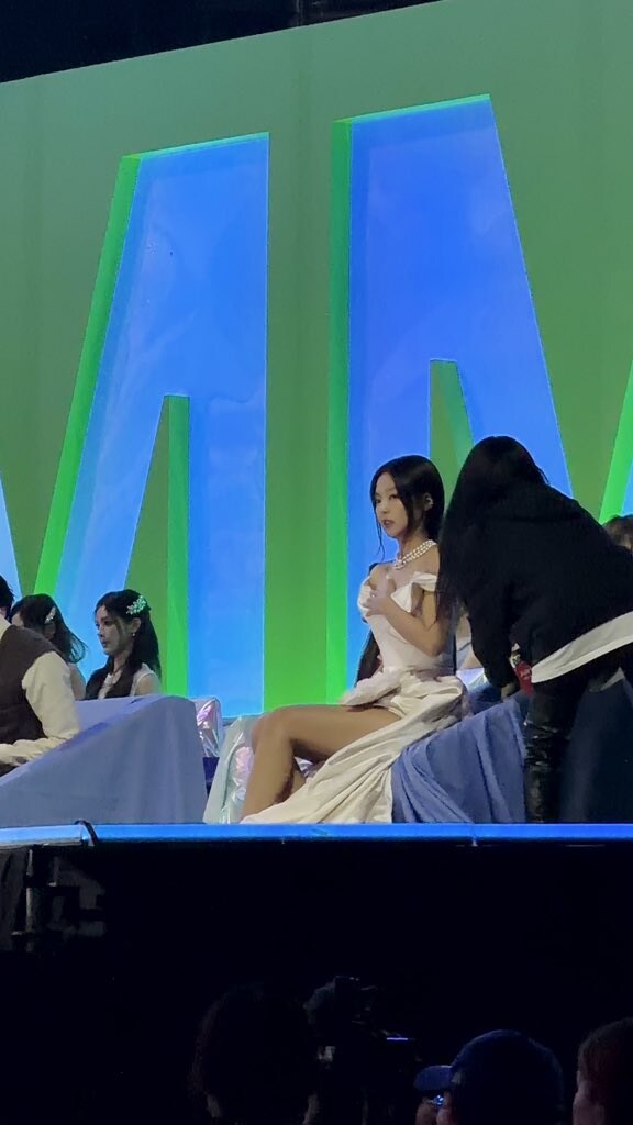 오랜만에 한국 시상식에 참가한 제니_4.jpg