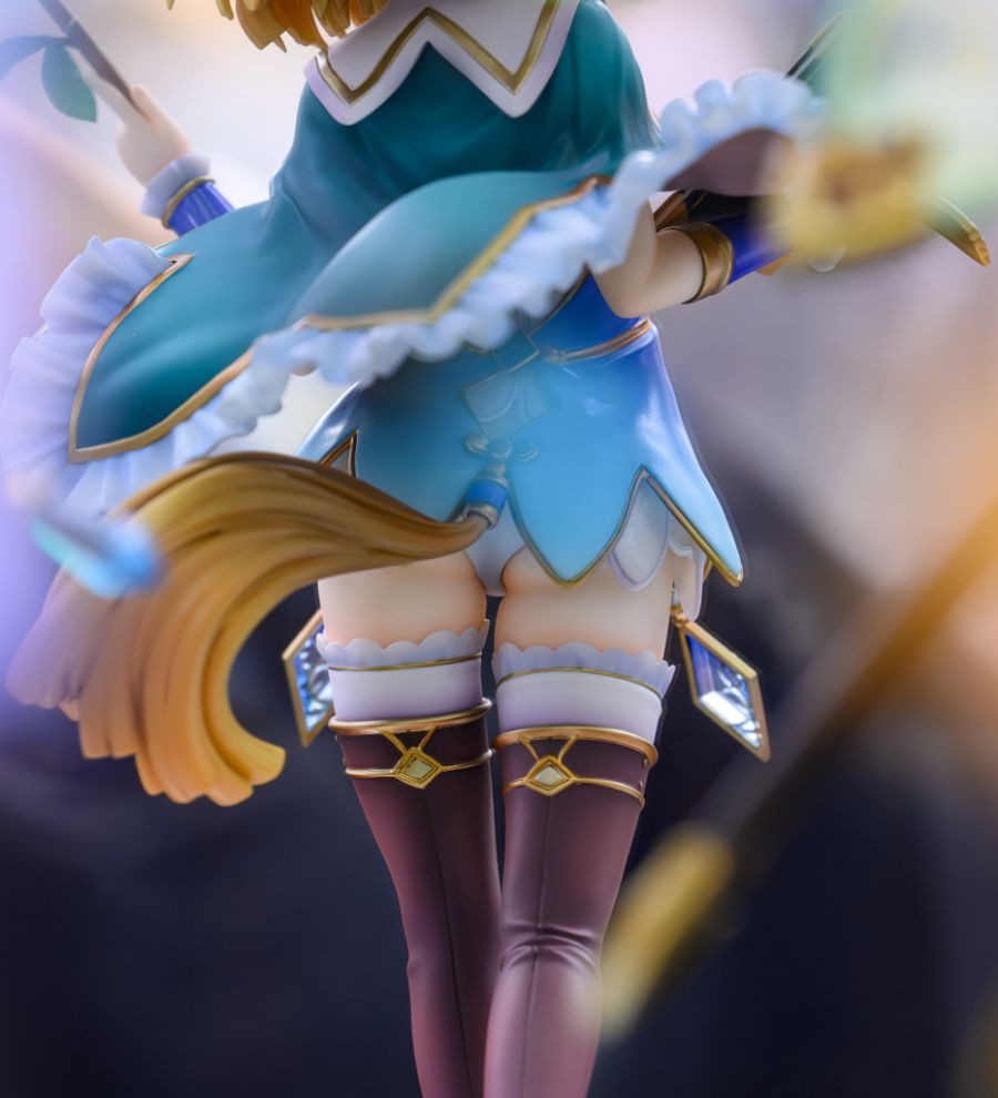 [Vertex] 엘프 마을 - 마을 선생 모니카 케이프 착탈 전후 전시 사진_5.jpg