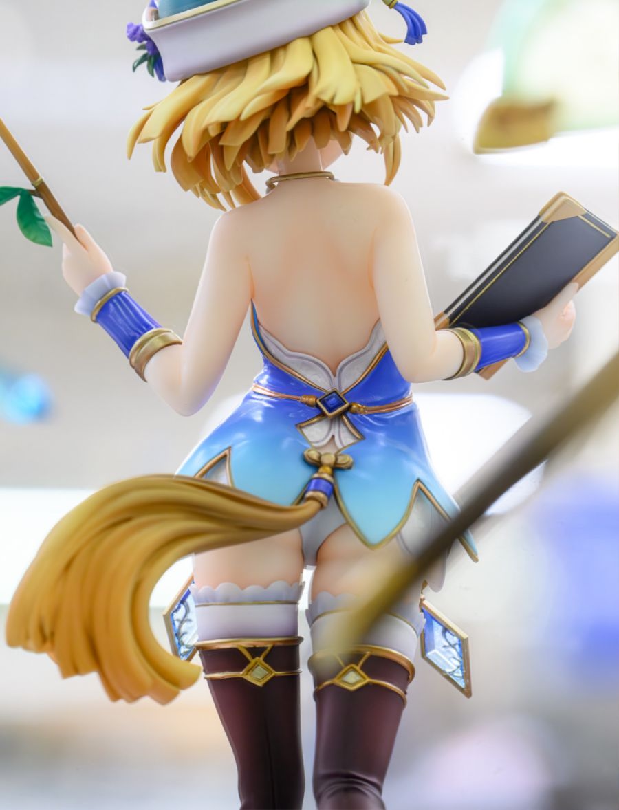 [Vertex] 엘프 마을 - 마을 선생 모니카 케이프 착탈 전후 전시 사진_9.jpg