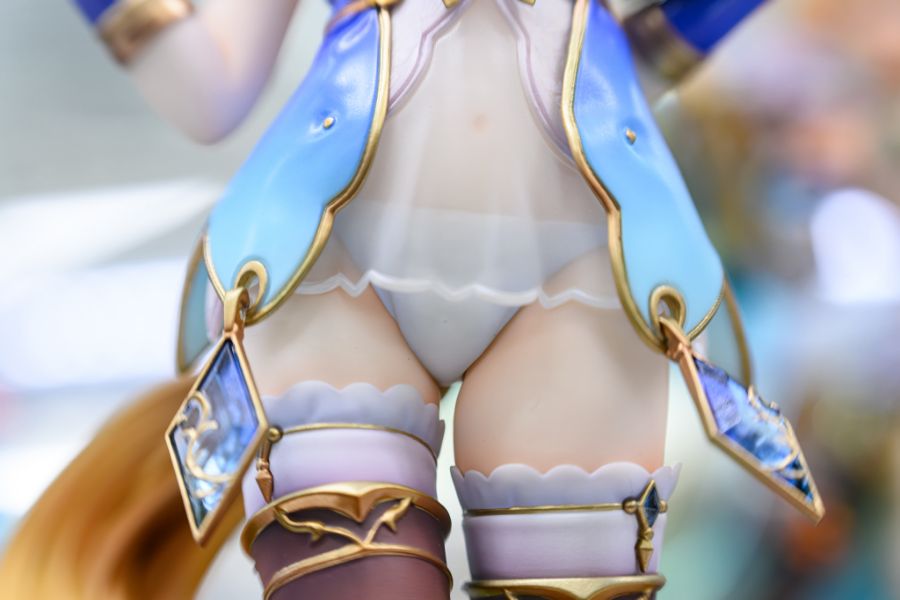 [Vertex] 엘프 마을 - 마을 선생 모니카 케이프 착탈 전후 전시 사진_10.jpg