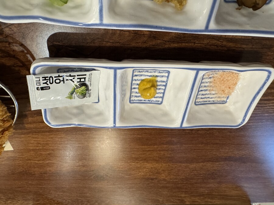 토핑이 유부 뿐인 9000원짜리 우동…_4.jpg