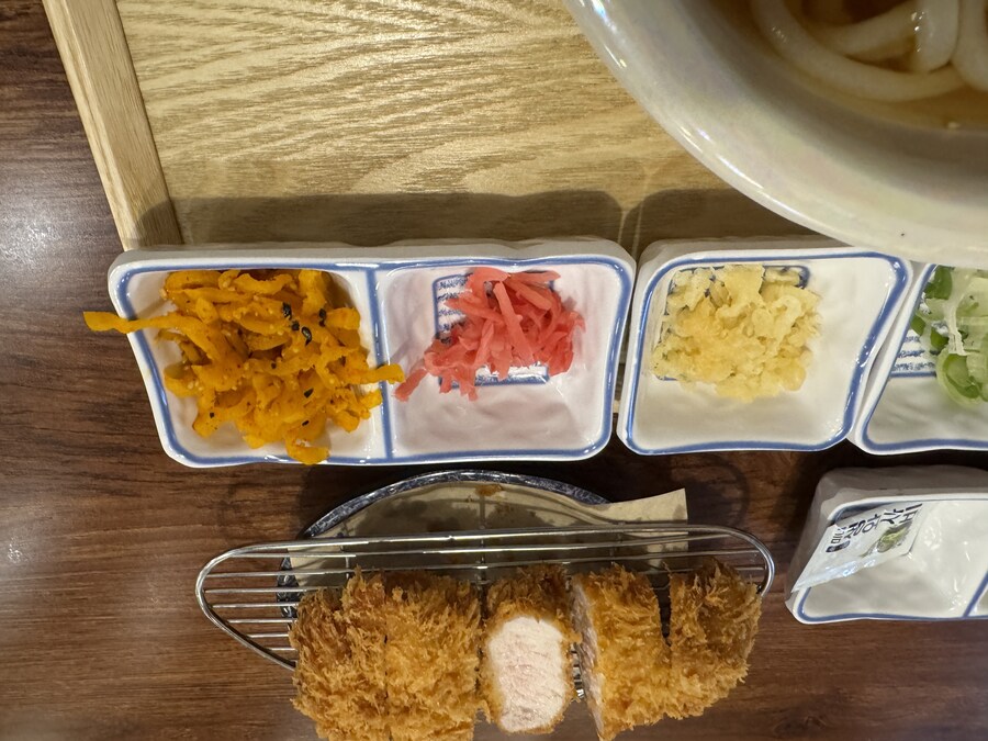 토핑이 유부 뿐인 9000원짜리 우동…_6.jpg