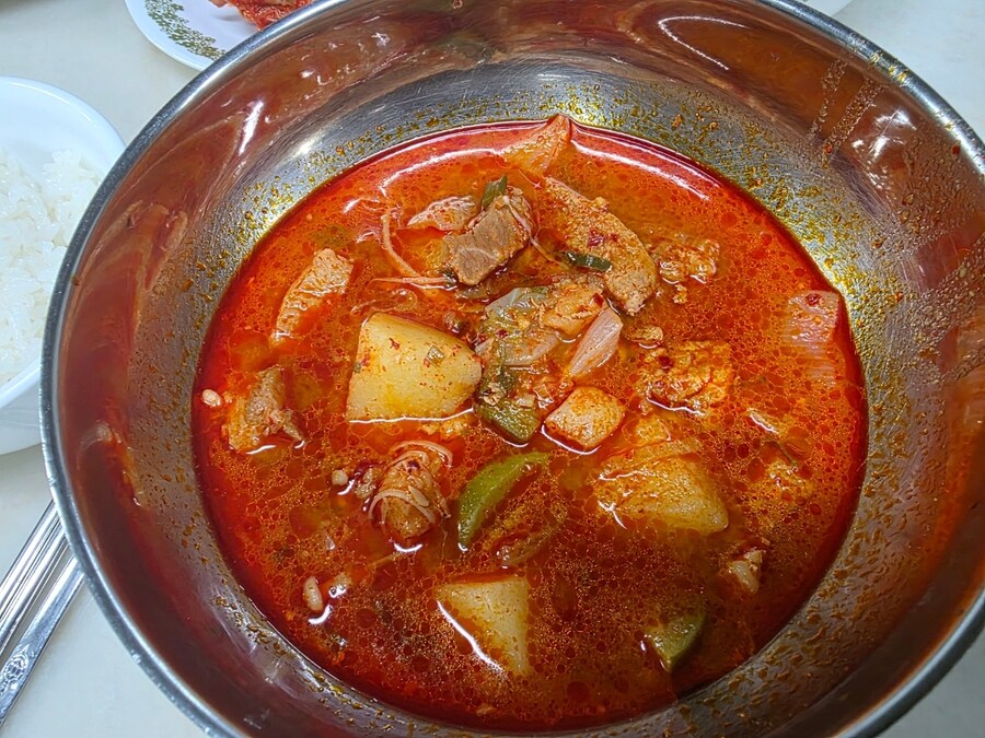 직장에서 3천원씩 걷어서 해먹는 점심 고추장찌개 계란말이_8.jpg