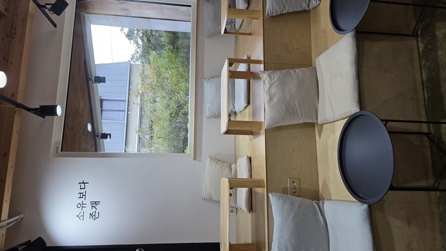 제주) 책, 음반, 카페_9.jpg