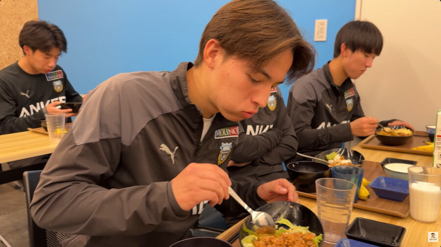 카와사키 프론탈레의 유스 식사 환경_134.jpg