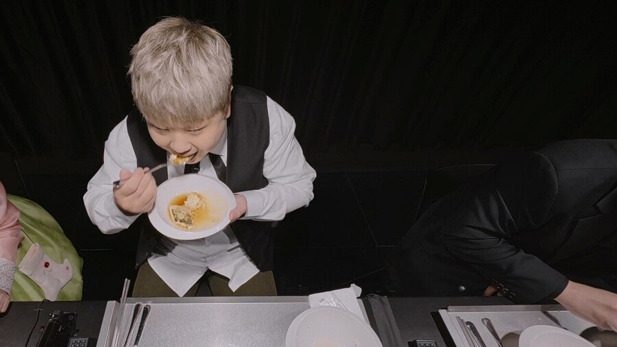 흑백요리사) ??? : 심사위원이 우리팀 음식을 너무 잘 먹는다._9.jpg