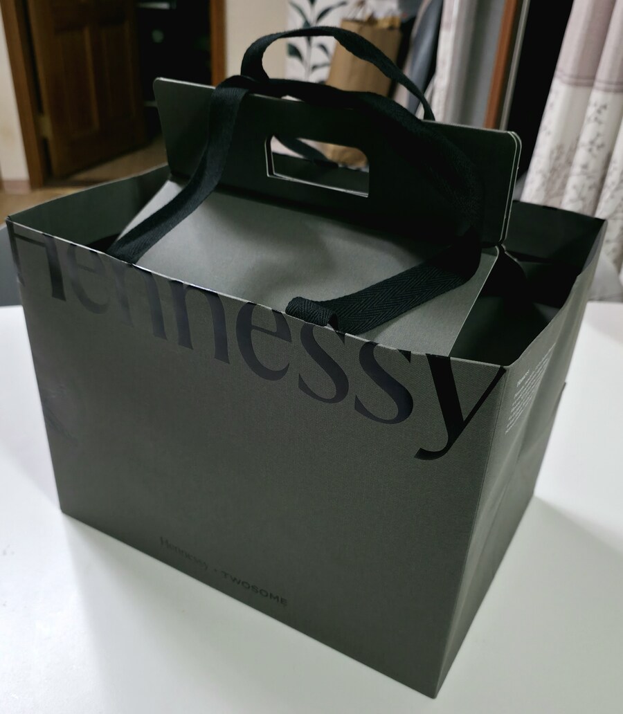 투썸플레이스 헤네시 X.O케이크_1.jpg