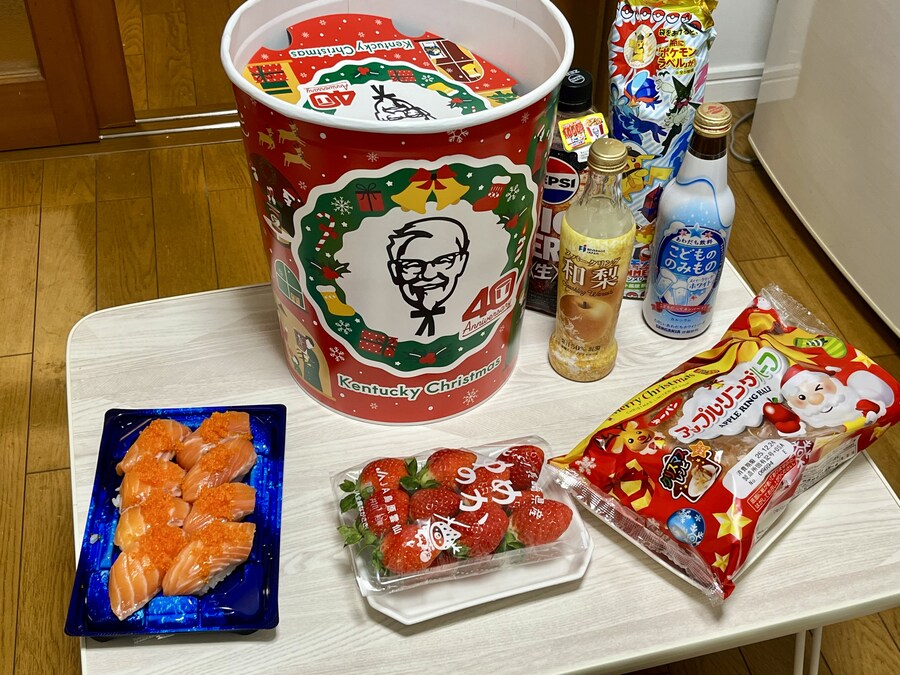 추탭갈) 일본이 크리스마스에 먹는 KFC 세트 사봤음_9.jpg