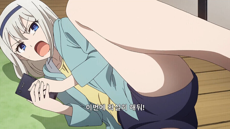 오빠 앞에서 한 쪽 다리 들고 유혹하는 여동생 甲.jpg_1.jpg