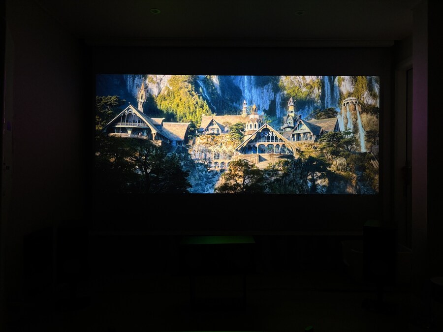 TV에서 프로젝터 시스템으로 건너간 1인_10.jpg