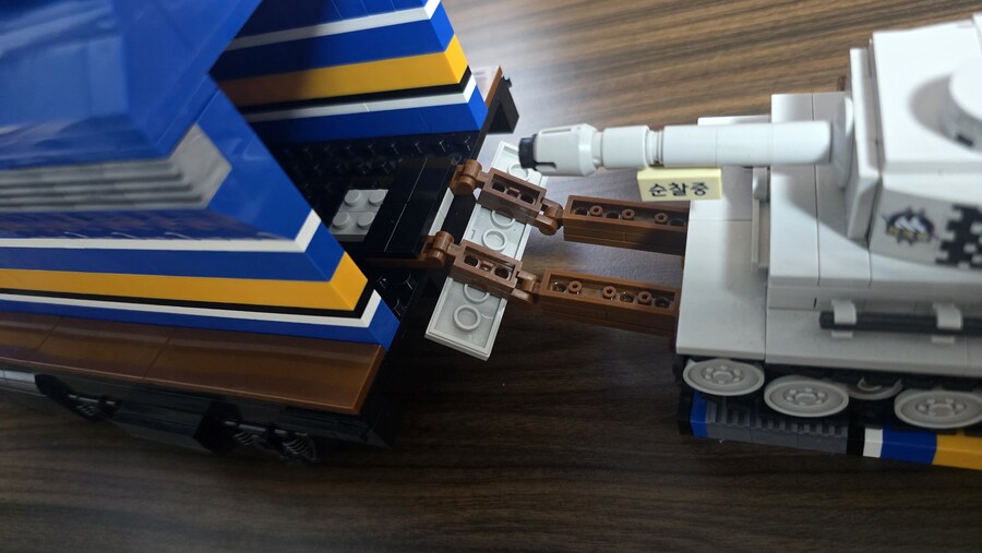 블루아카)유게이들 열차에 토라마루 개조하길레 저도해봄_2.jpg