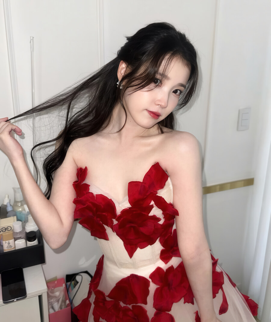 2025.12.30 아이유 인스타그램 사진 보정_11.jpg