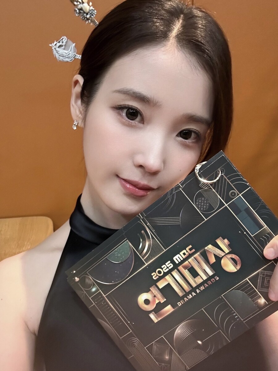 251230 2025 MBC 연기대상 (아이유 공식 트위터)_2.jpg