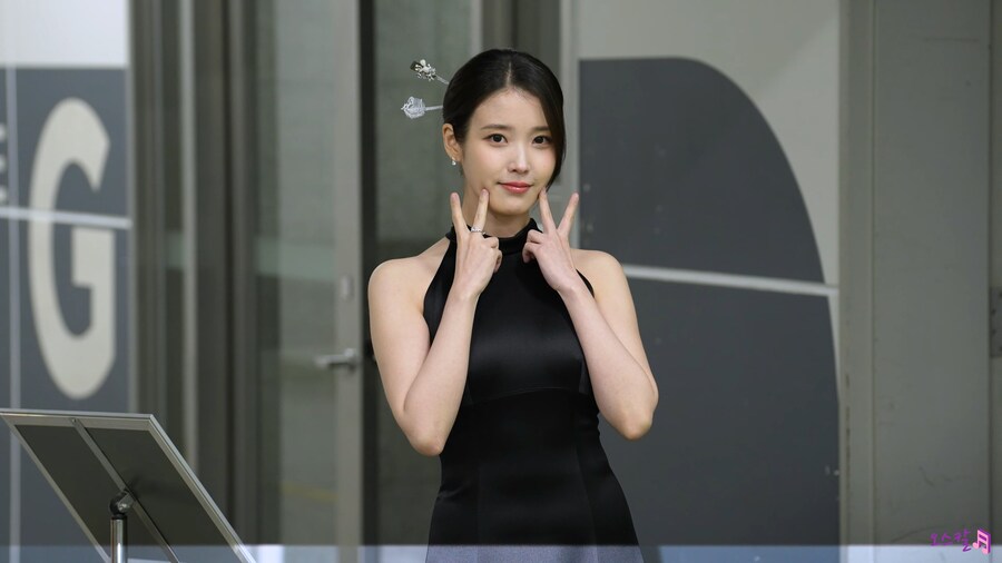 251230 MBC 연기대상 아이유 퇴근길 짧은 팬미팅_1.jpg