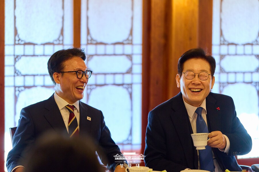 청와대 복귀한 이 대통령의 '삼청동 한바퀴'_8.jpg