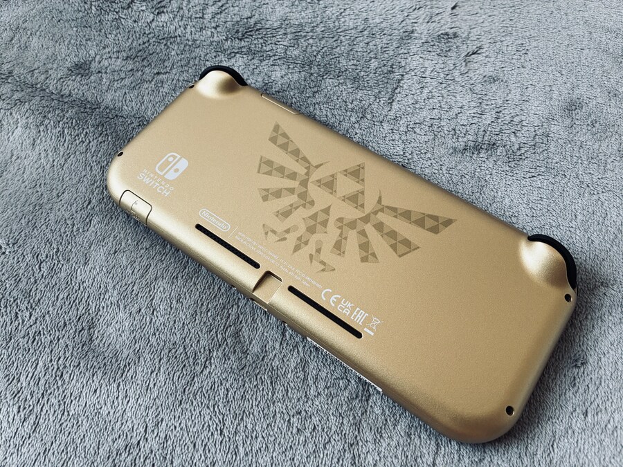 닌텐도 스위치 라이트 하이랄 에디션 실물 소감_5.jpg