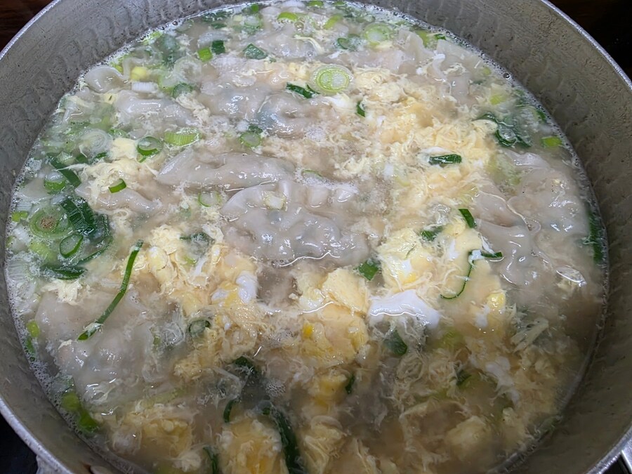 직장에서 3천원씩 걷어서 해먹는 점심 만두국+@_7.jpg