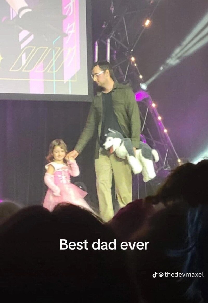 코스프레 대회에 나온 역대급 부녀. jpg_1.jpg