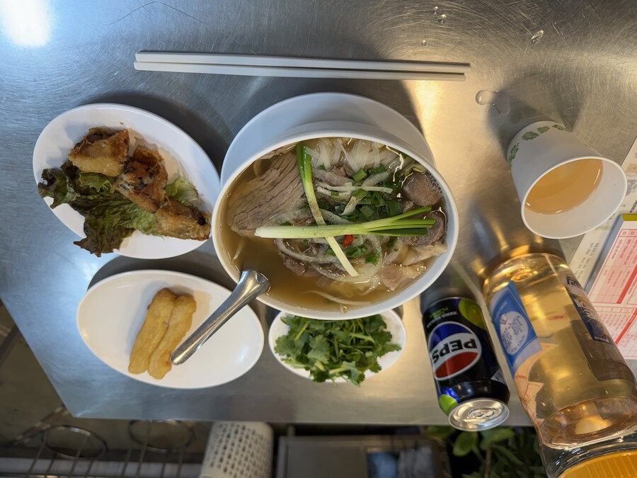 점심 맛있게 드십쇼._1.jpg