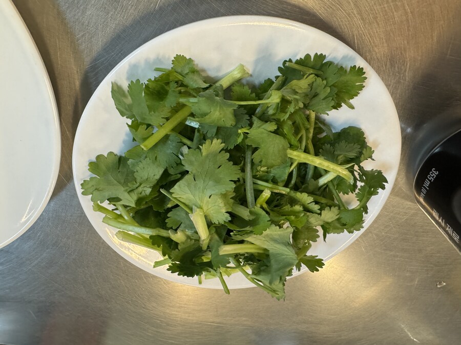 점심 맛있게 드십쇼._4.jpg