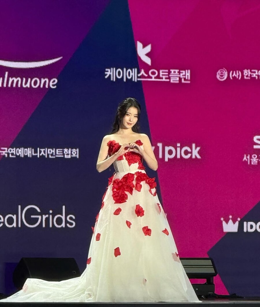 아이유 근황_17.jpg