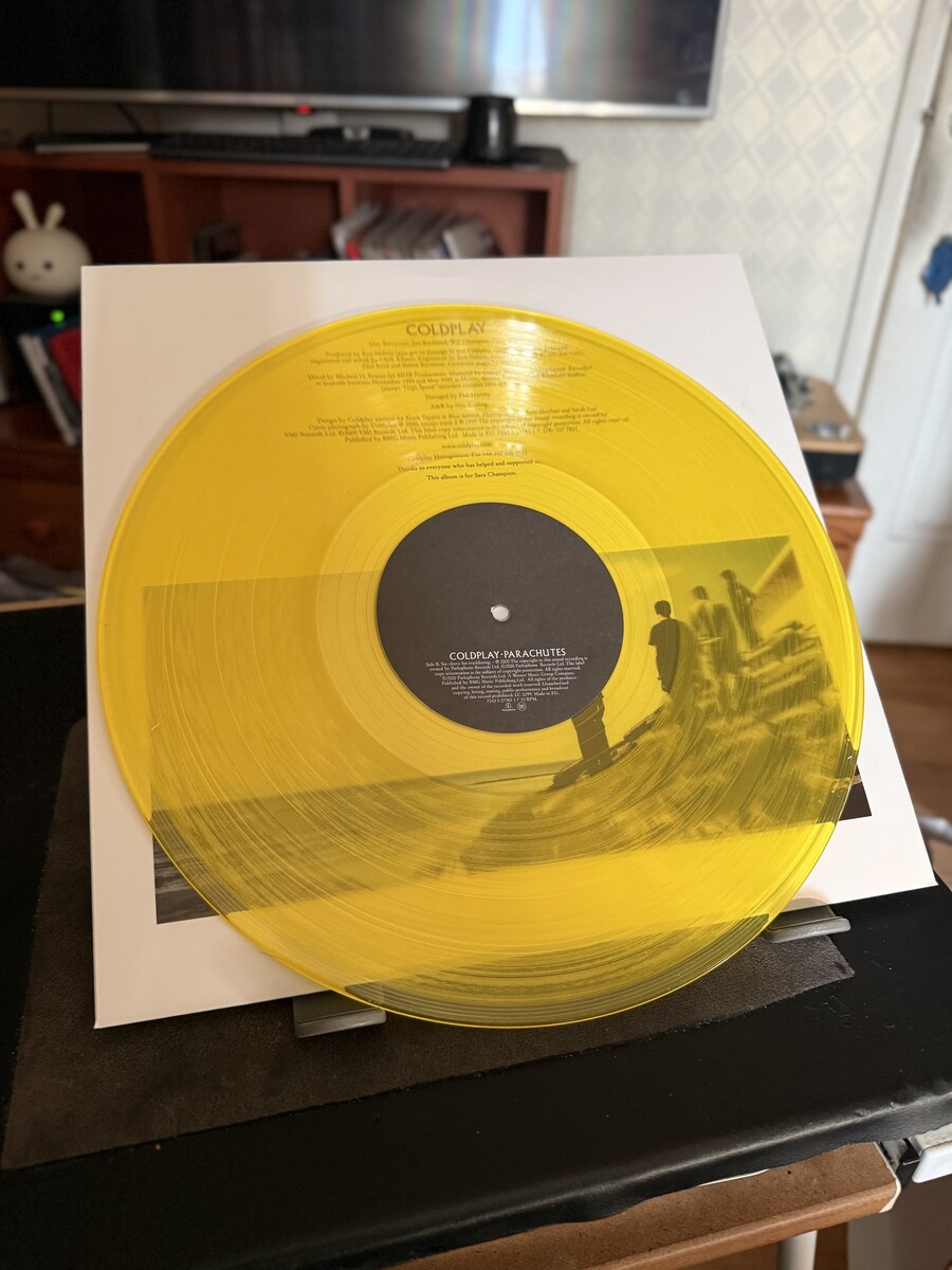 Coldplay - Parachutes 20주년 리이슈 투명 옐로우_5.jpg