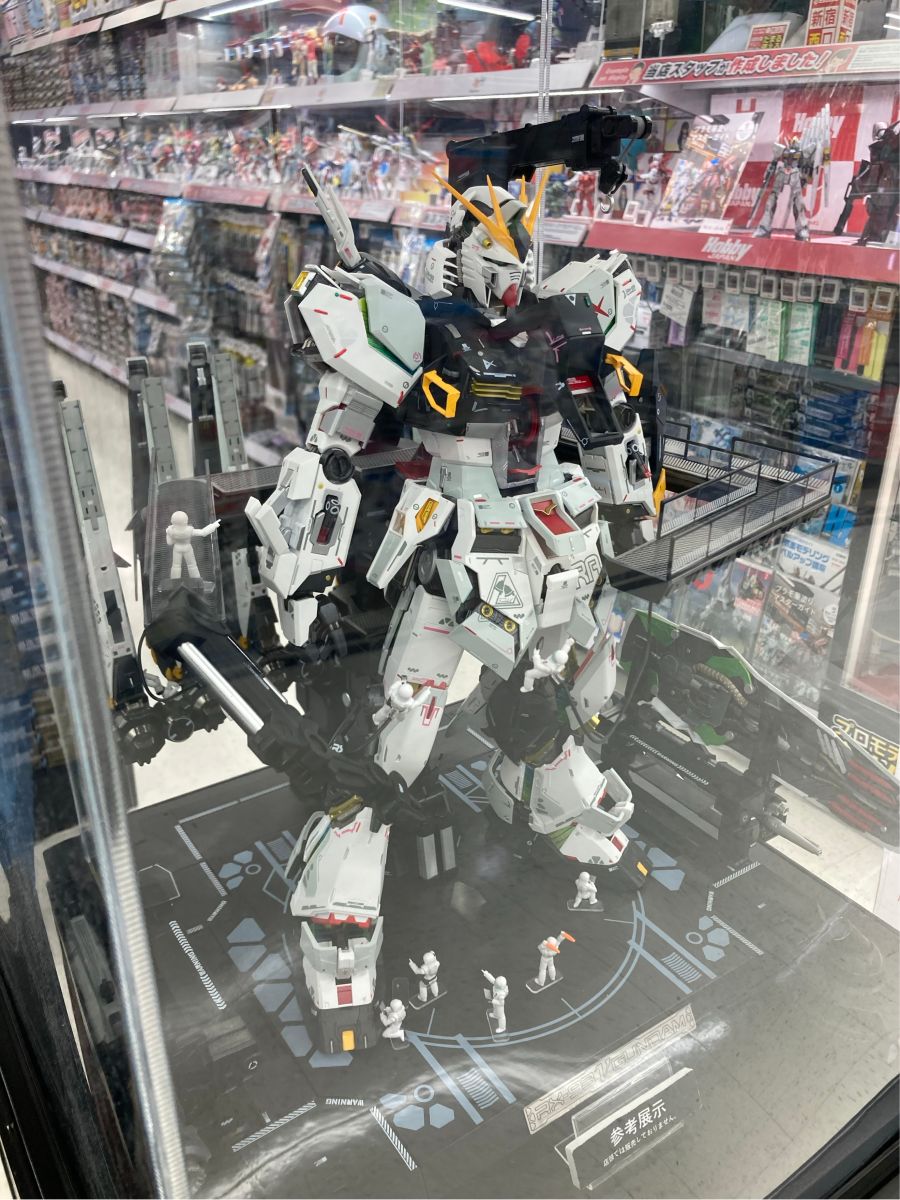 PG 언리쉬드 뉴 건담 + 메탈 스트럭처 빅 카메라점 전시 사진_3.jpg