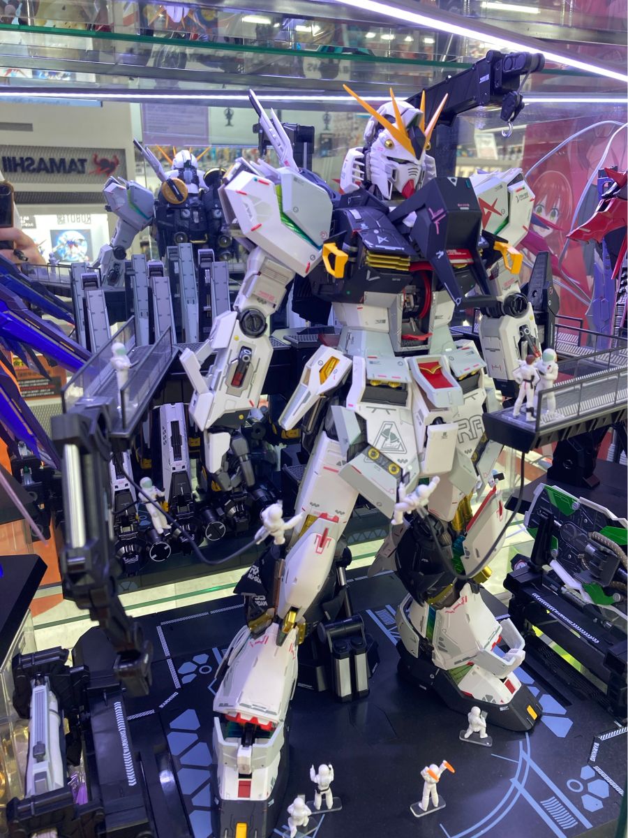 PG 언리쉬드 뉴 건담 + 메탈 스트럭처 빅 카메라점 전시 사진_6.jpg