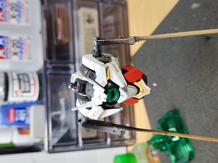 더블오 퀀터를 리본즈 알마크가 몰래 들고 튀었거든요.._3.jpg