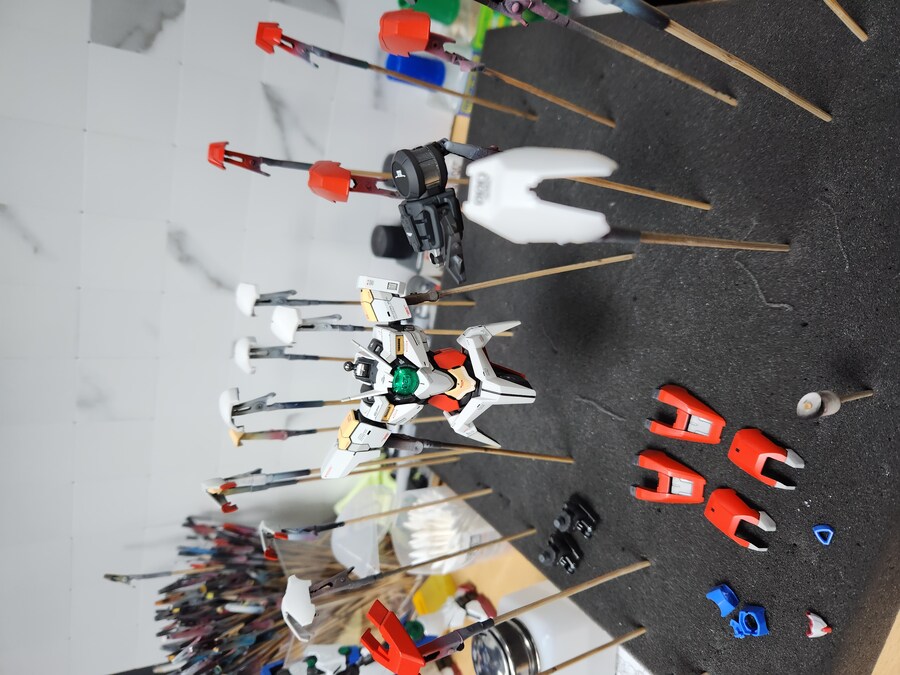 더블오 퀀터를 리본즈 알마크가 몰래 들고 튀었거든요.._5.jpg