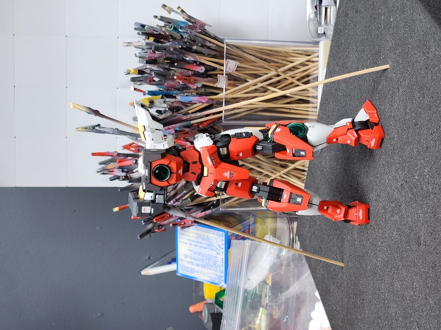 더블오 퀀터를 리본즈 알마크가 몰래 들고 튀었거든요.._7.jpg