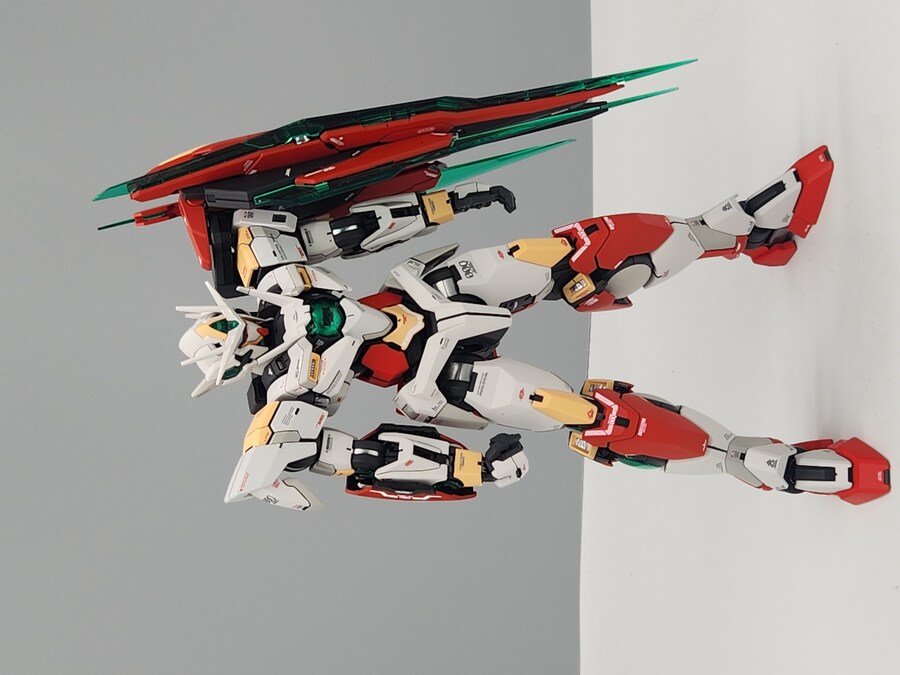 더블오 퀀터를 리본즈 알마크가 몰래 들고 튀었거든요.._12.jpg