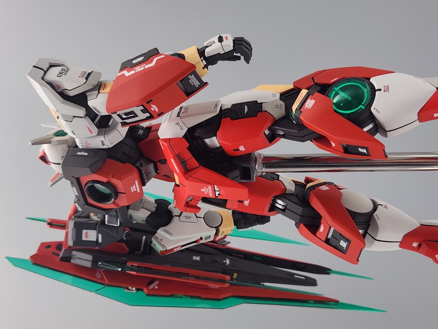 더블오 퀀터를 리본즈 알마크가 몰래 들고 튀었거든요.._16.jpg