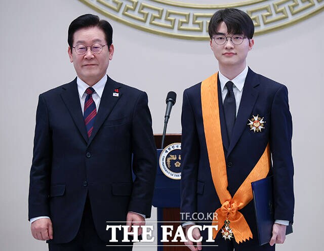이재명 대통령, 페이커에게 '체육훈장 청룡장' 수여_1.png