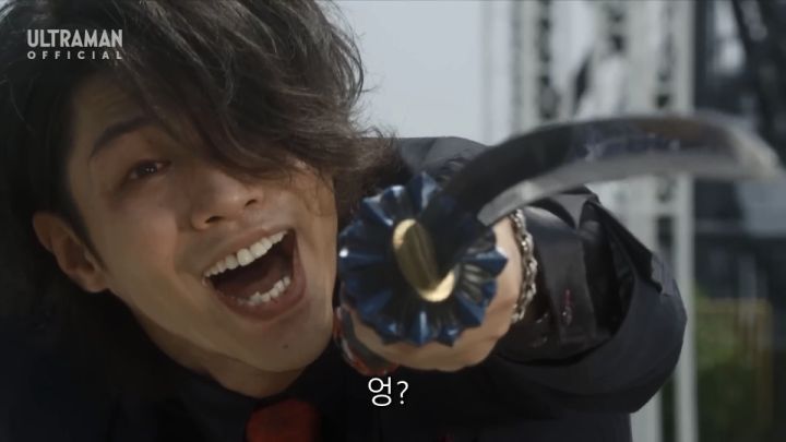 [울트라맨 오브] 히로인을 인질로 잡고도 용서받는 라이벌_38.jpg