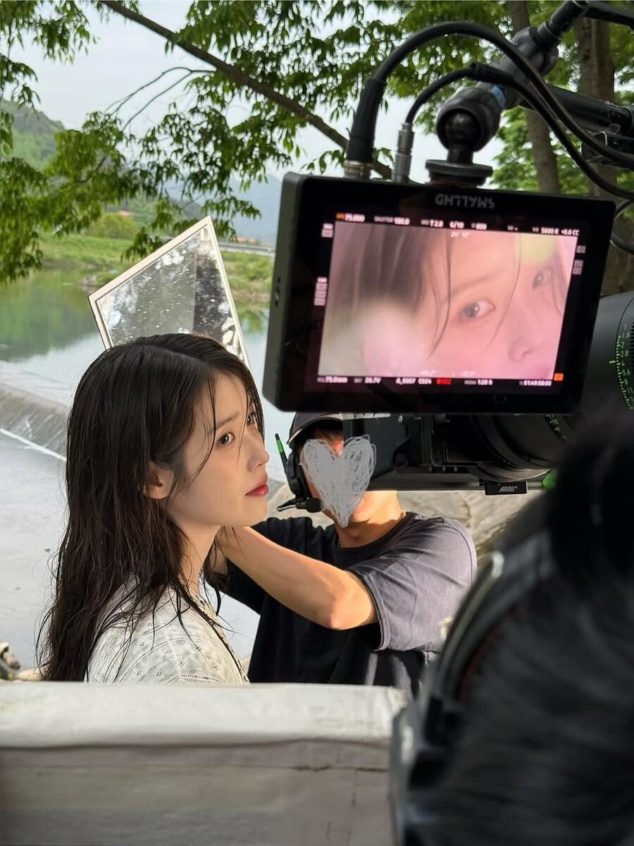 2025.01.02 아이유 인스타그램(bye 2025)_12.jpg