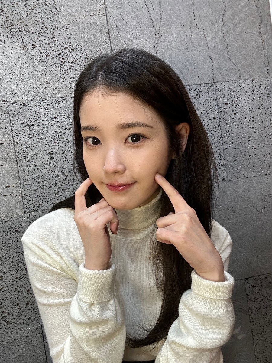 2025.01.02 아이유 베리즈 포스트(인스타 미공개 컷)_4.jpg