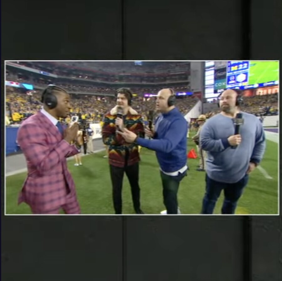 스포츠 현장 리포터가 경기 도중 뛰쳐나간 이유_4.png