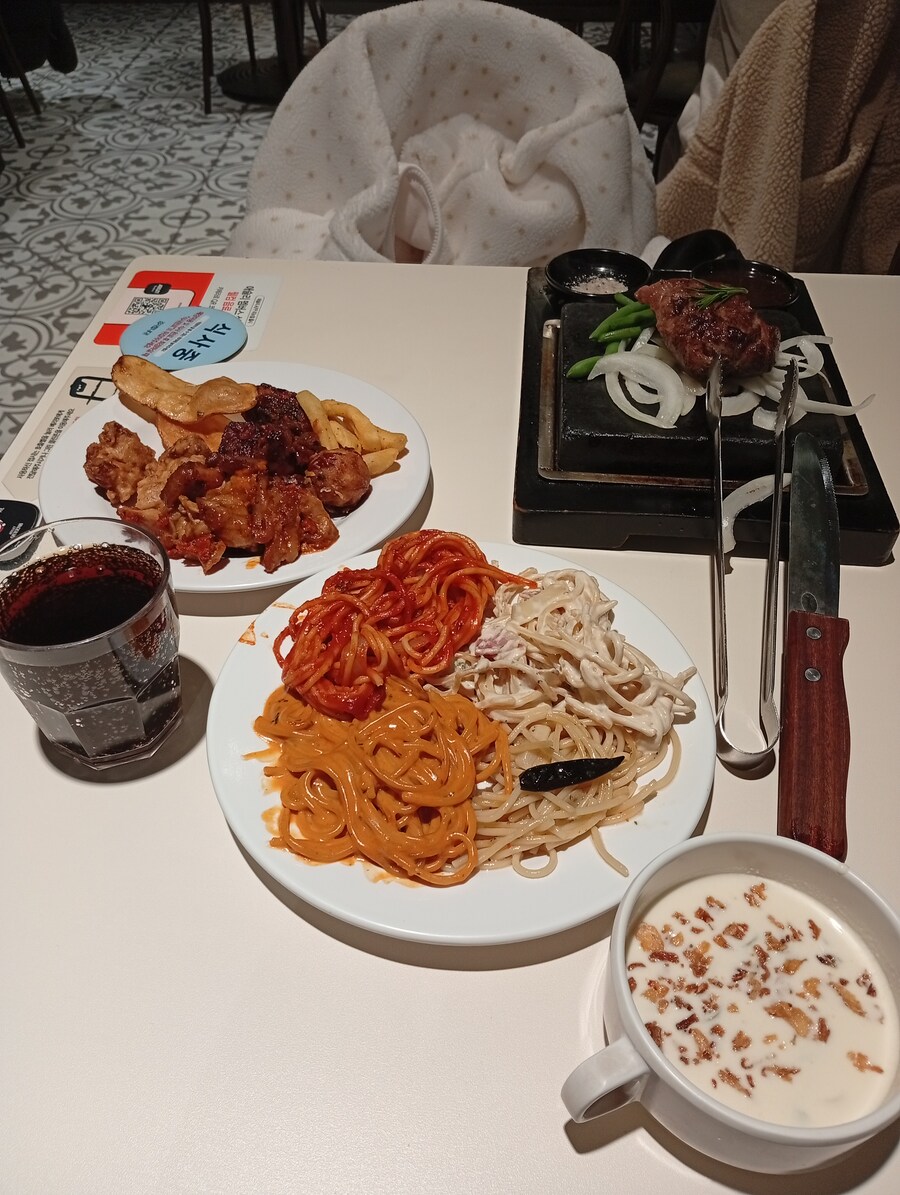 이틀 연속 뷔페_1.jpg