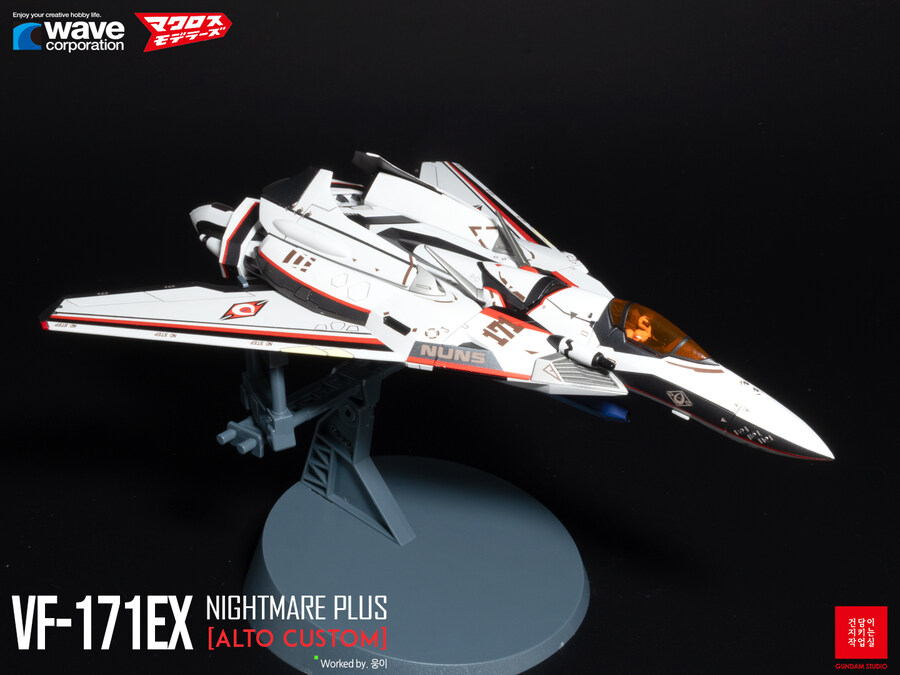 [WAVE] 1/72 Macross Frontier VF-171_20.jpg