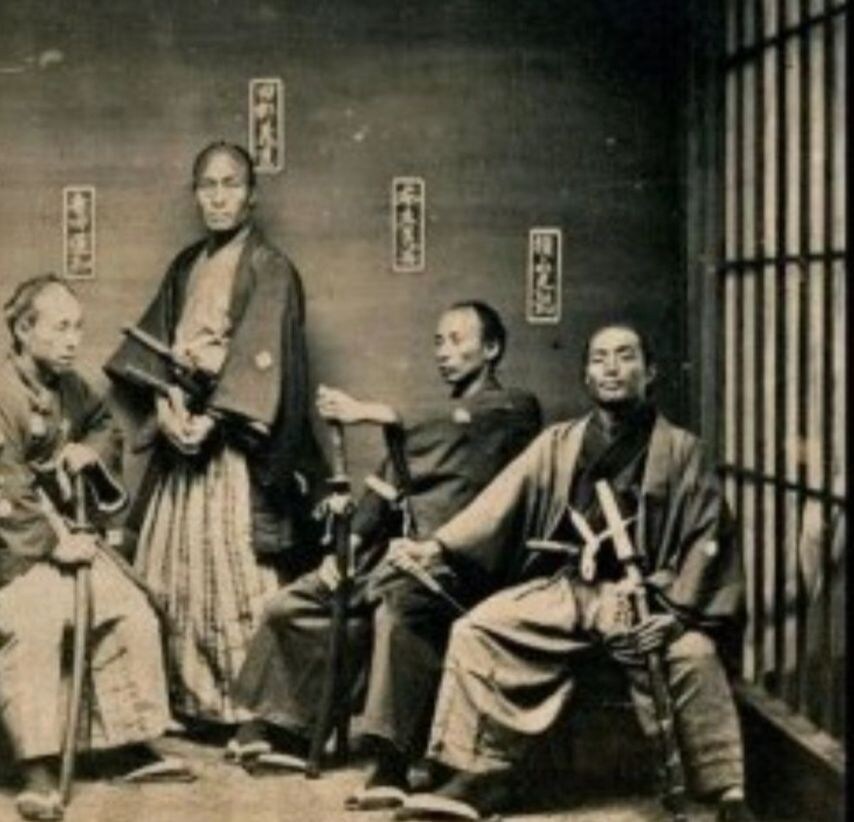 일본 사무라이들이 4명씩 다니는 이유_1.jpg