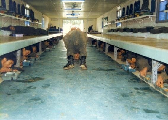 80년대 군대 내무반 분위기...JPG_7.jpg