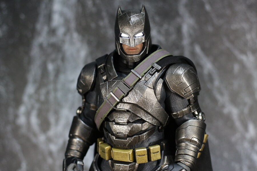 [핫토이] 아머드 배트맨 2.0 다이캐스트 디럭스_7.jpg
