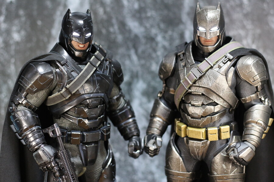 [핫토이] 아머드 배트맨 2.0 다이캐스트 디럭스_9.jpg