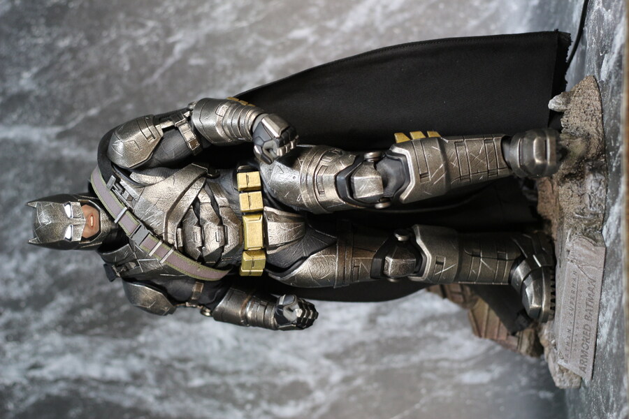 [핫토이] 아머드 배트맨 2.0 다이캐스트 디럭스_16.jpg