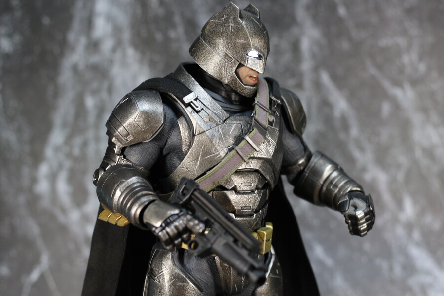 [핫토이] 아머드 배트맨 2.0 다이캐스트 디럭스_21.jpg